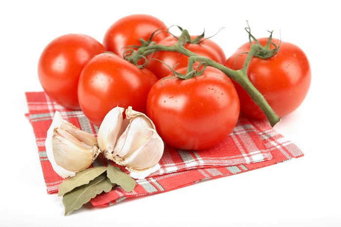 Tomatoes, Garlic, and Bay Leaves on a Red and White Plaid Cloth