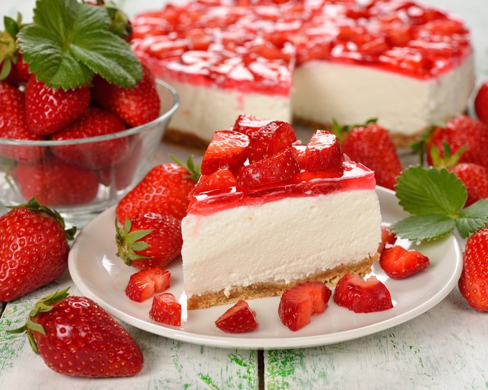 4K, Cakes, Strawberry, Plate, Piece, HD Wallpaper | Rare Gallery