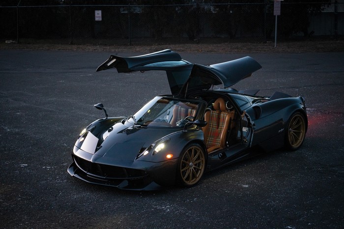 Pagani Huayra Pacchetto Tempesta Scozia with Gullwing Doors