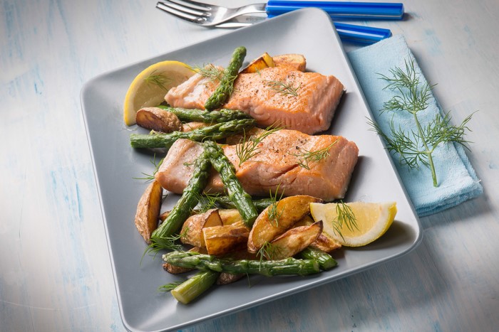 Salmon with Asparagus and Potatoes