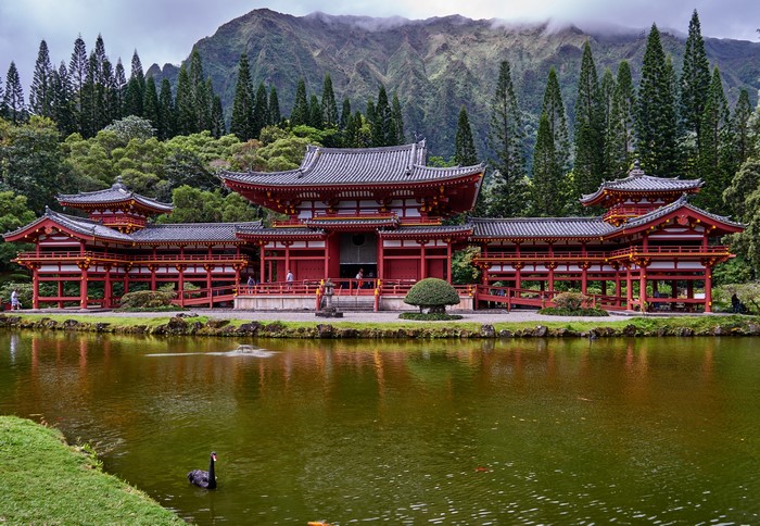 Byodo-In Temple with Mountains and Lake in Hawaii
