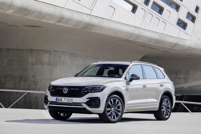 White Volkswagen Touareg 2019