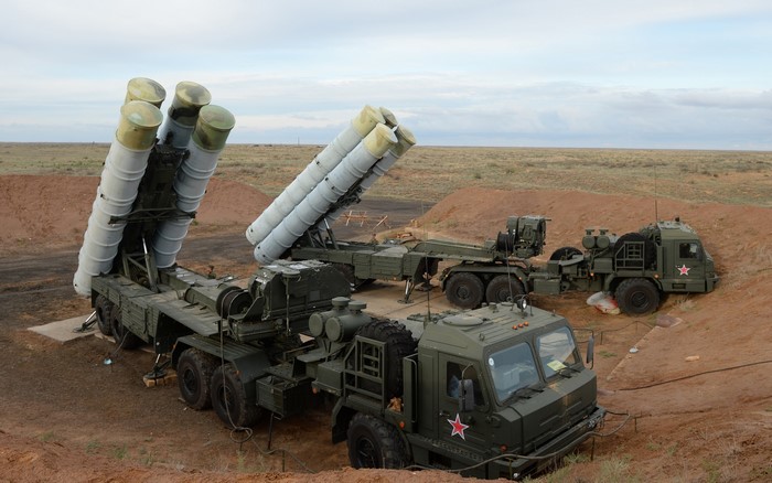 Russian S-400 missile launchers in a field