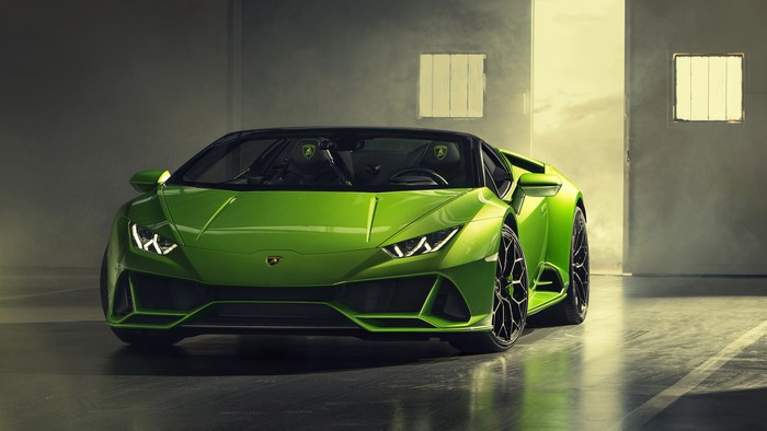 Green Lamborghini Huracan Evo Spyder 2019 Front