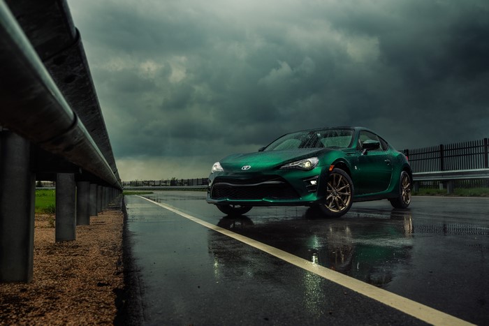 Green Toyota 86 Limited Hakone Edition on a wet road