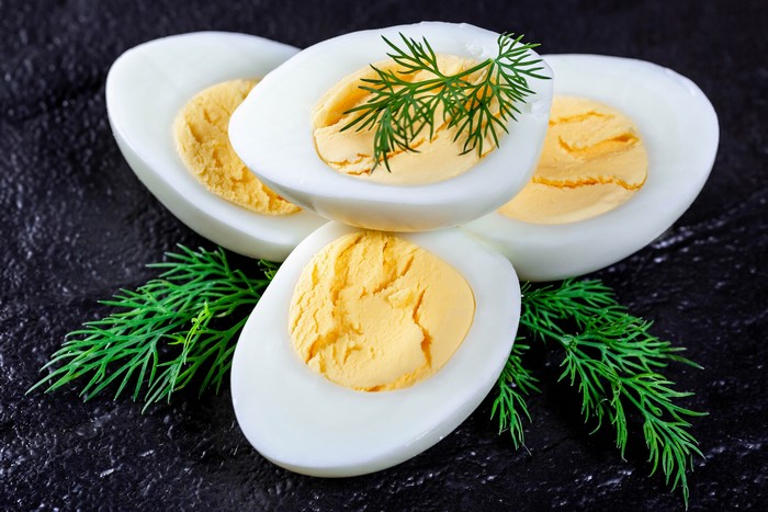 Hard-boiled eggs with dill