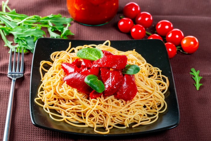 Spaghetti with Red Pepper Sauce and Cherry Tomatoes