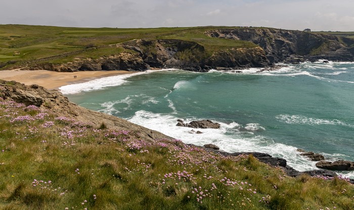 4K Kynance Cove, United Kingdom Coastline with Waves