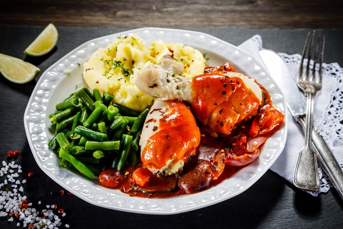 Chicken with mashed potatoes and green beans