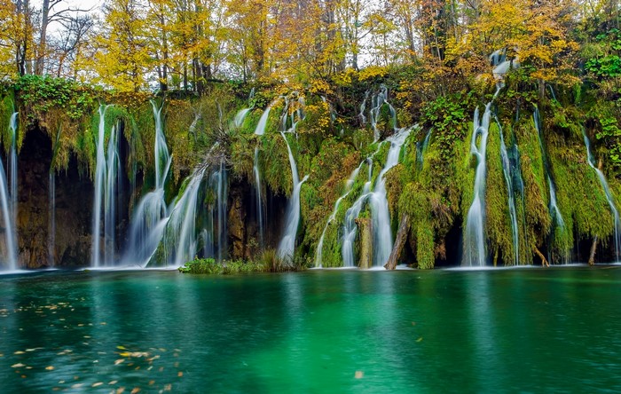 4K Autumn Waterfalls at Plitvice Lakes National Park, Croatia