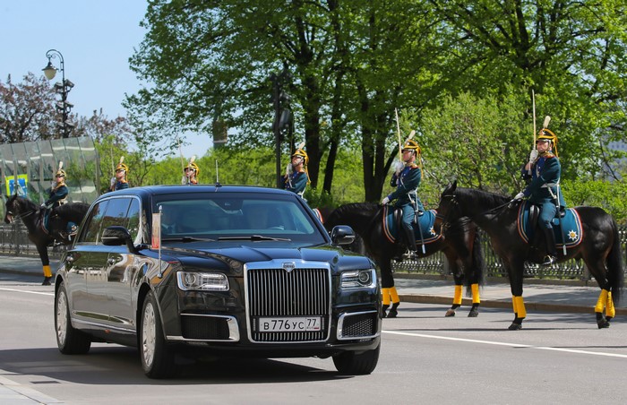 Aurus Senat L700 limousine with presidential escort
