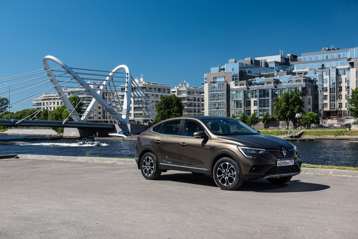 2019 Renault Arkana on a waterfront