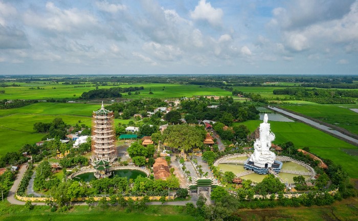 Go Ken Pagoda and White Buddha statue in Tay Ninh, Vietnam