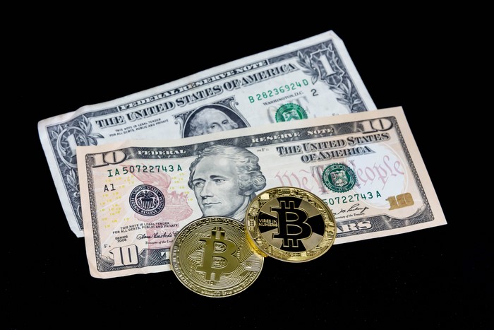 4K Bitcoin and US Dollar Banknotes