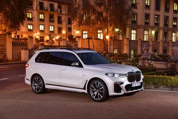 4K 2019 BMW X7 M50d