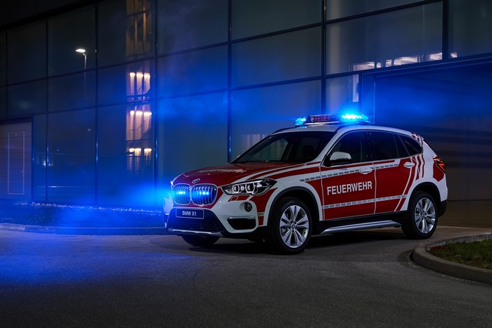 BMW X1 xDrive18d Feuerwehr KdoW with blue lights