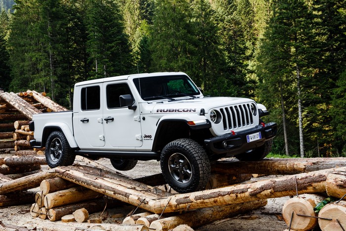 White Jeep Gladiator Rubicon 4x4 Pickup Truck