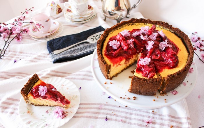 Cheesecake with strawberry jam and pink flowers