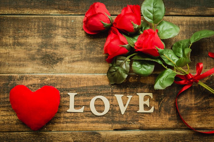 4K Roses and Love Heart on Wood