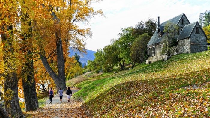 Lake Hayes Walkway, New Zealand in Autumn