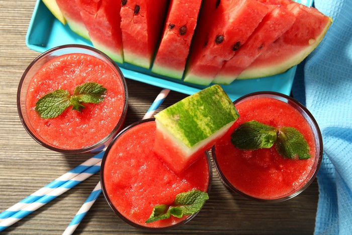 Watermelon juice with mint and watermelon slices