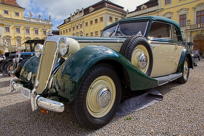 4K 1939 Horch 930 V Retro Car