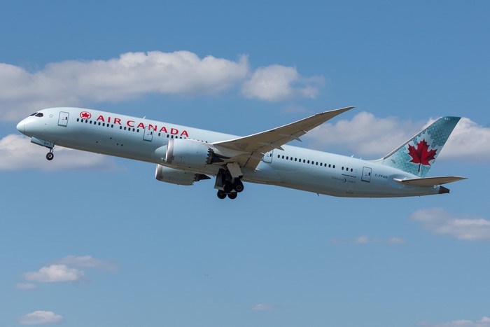 Air Canada Boeing 787-9 Dreamliner in Flight 4K