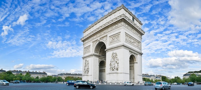 4K View of Arc de Triomphe in Paris