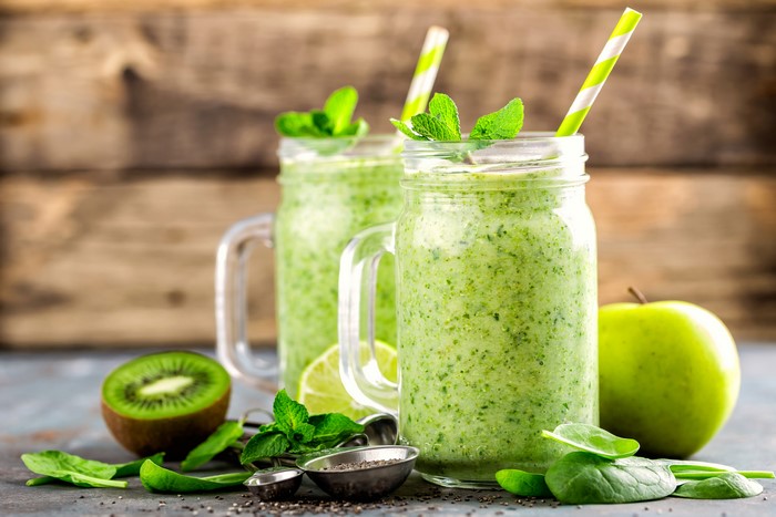 Green Smoothies with Kiwi, Apple, and Mint
