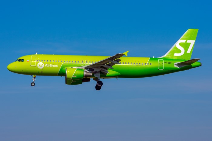S7 Airlines Airbus A320-200 VQ-BDF in flight
