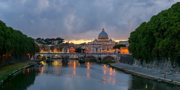 4K Ponte Sant'Angelo over Tiber River in Rome at Dusk