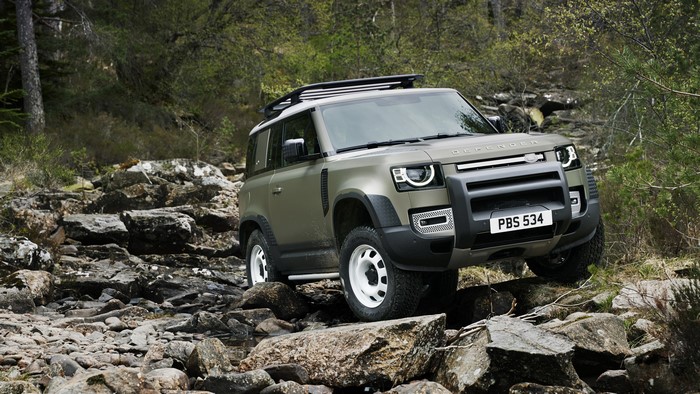 Land Rover Defender 90 D240 SE on Stones