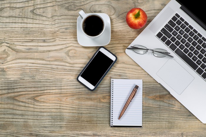 Laptop, Coffee, Smartphone, Apple, Glasses, Pen, Notepad