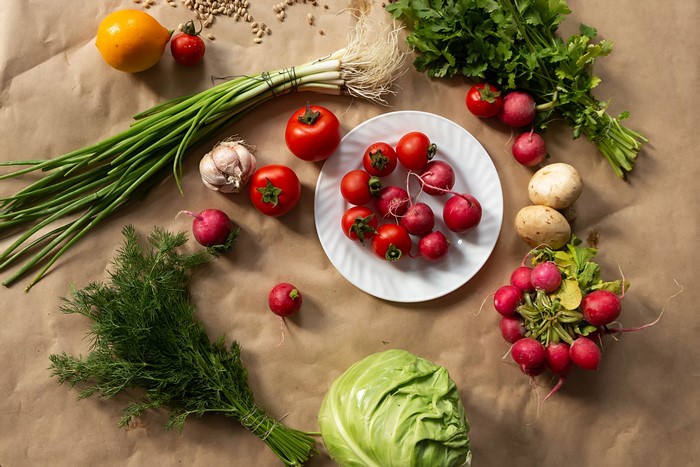 4K Vegetables: Radishes, Dill, Cabbage, Tomatoes, Potato, Garlic