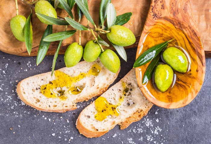 Green olives with olive oil and bread