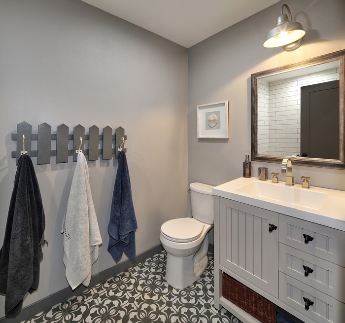 Modern Bathroom with Toilet and Vanity