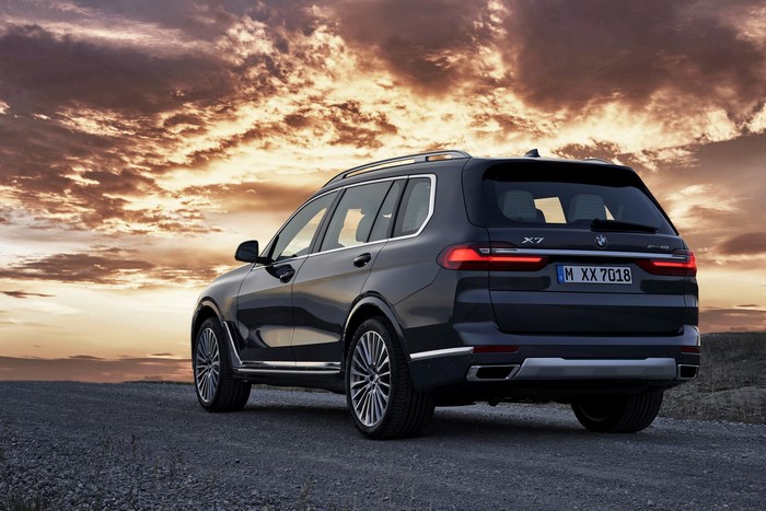 BMW X7 G07 back view