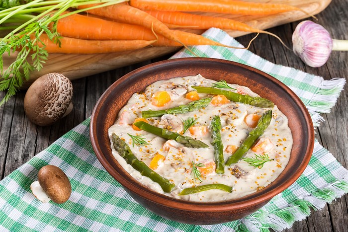 Creamy Asparagus and Mushroom Stew with Carrots