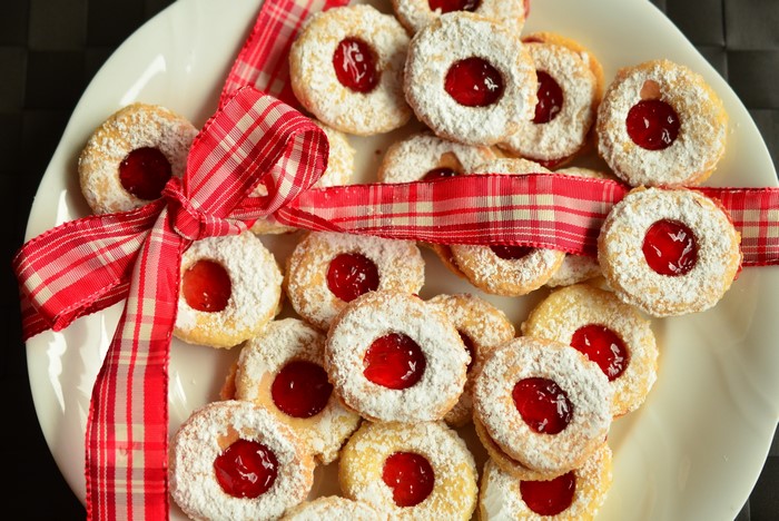 Cookies with jam and powdered sugar tied with ribbon