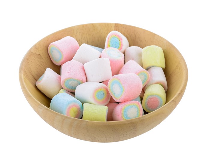 Marshmallows in a wooden bowl
