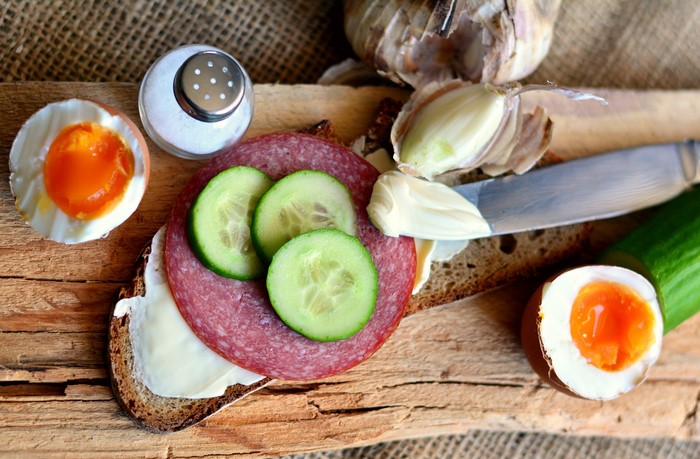 4K Bread with Sausage, Cucumber, and Soft-Boiled Eggs