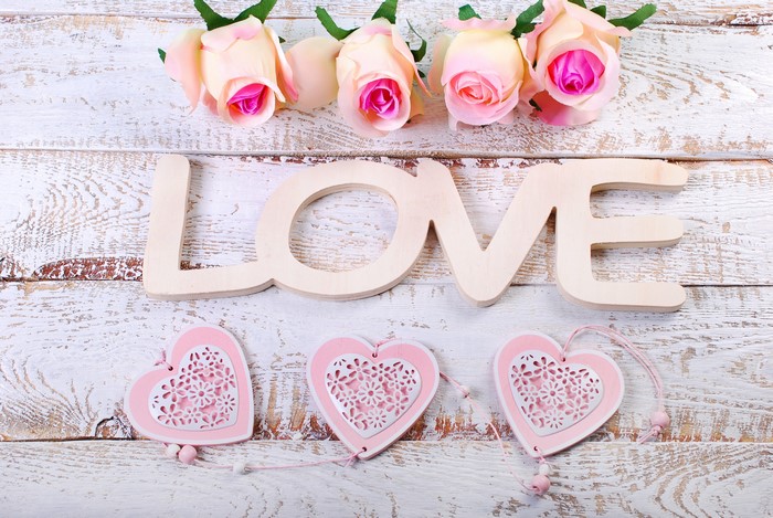 4K Roses and Love Hearts on Wood Planks