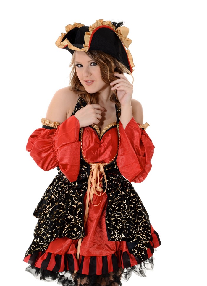 Woman in a pirate costume with a hat