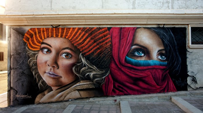 Graffiti of two faces on a wall