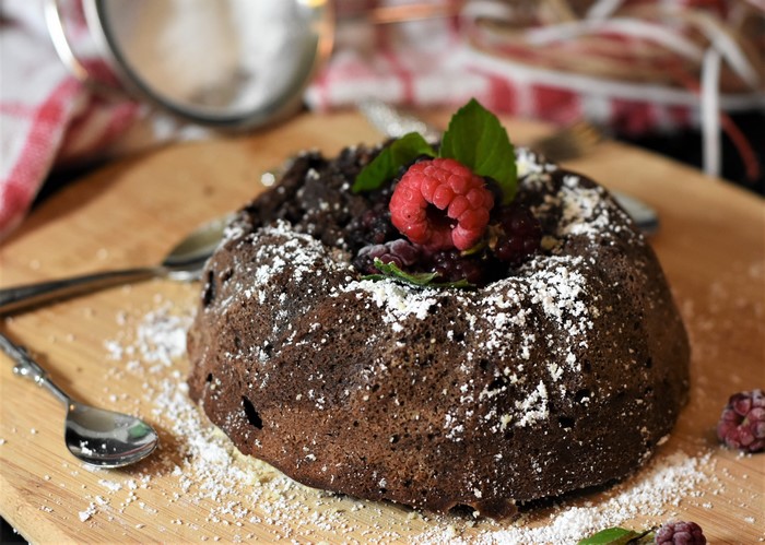 Chocolate cake with raspberries and powdered sugar