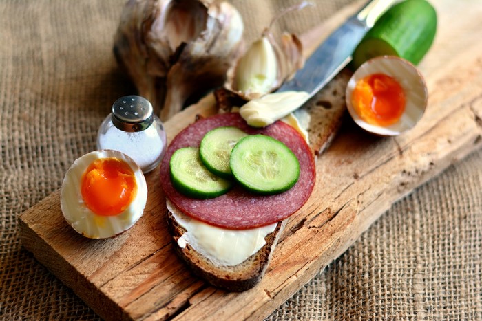 4K Sausage and Cucumber Sandwich with Boiled Eggs
