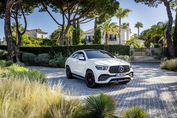 4K White Mercedes-Benz GLE Coupe Crossover