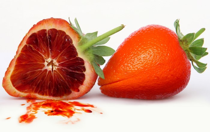 Blood orange slice and whole orange resembling strawberry