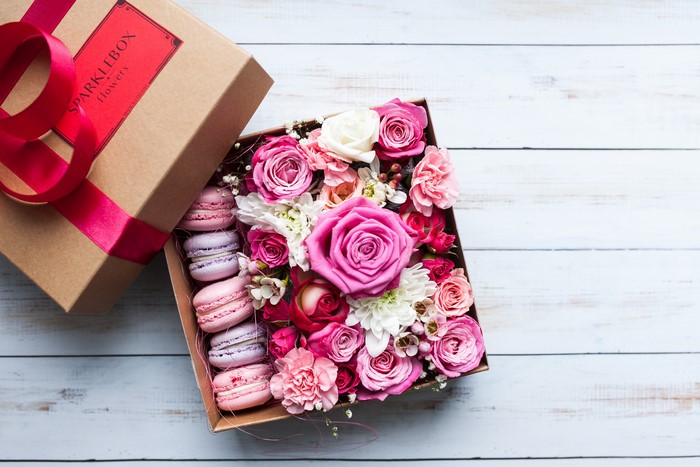 Sparklebox Flowers Gift Box with Roses and Macarons