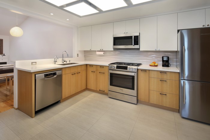Modern Kitchen with Stainless Steel Appliances